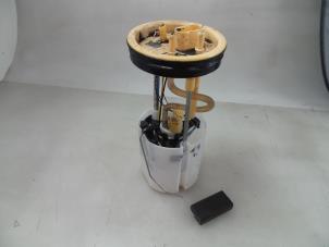 Gebruikte Tank element Pomp Volkswagen Caddy III (2KA,2KH,2CA,2CH) 1.6 TDI 16V Prijs € 36,30 Inclusief btw aangeboden door Autobedrijf Broekhuis B.V.