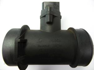 Gebruikte Luchtmassameter Mercedes C Combi (S202) 2.2 C-200 CDI 16V Prijs € 30,00 Margeregeling aangeboden door Autobedrijf Broekhuis B.V.