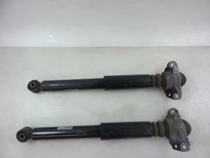 Gebruikte Schokbreker set Audi TT Roadster (8J9) 1.8 TFSI 16V Prijs € 90,00 Margeregeling aangeboden door Autobedrijf Broekhuis B.V.