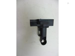 Gebruikte Luchtmassameter Toyota Corolla Verso (R10/11) 2.2 D-4D 16V Prijs € 20,00 Margeregeling aangeboden door Autobedrijf Broekhuis B.V.