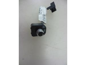 Gebruikte Spiegel Schakelaar Audi A6 (C7) 2.0 TDI 16V Prijs € 15,00 Margeregeling aangeboden door Autobedrijf Broekhuis B.V.