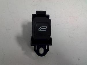 Gebruikte Raam schakelaar elektrisch Volvo XC70 (BZ) 3.2 24V AWD Prijs € 10,00 Margeregeling aangeboden door Autobedrijf Broekhuis B.V.