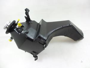 Gebruikte Olietank Ferrari 488 GTB 3.9 Turbo V8 32V Prijs € 750,00 Margeregeling aangeboden door Autobedrijf Broekhuis B.V.