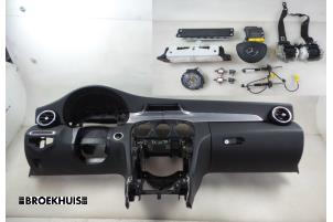 Gebruikte Airbag set + dashboard Mercedes C (W205) C-200d 2.2 16V Prijs € 500,00 Margeregeling aangeboden door Autobedrijf Broekhuis B.V.