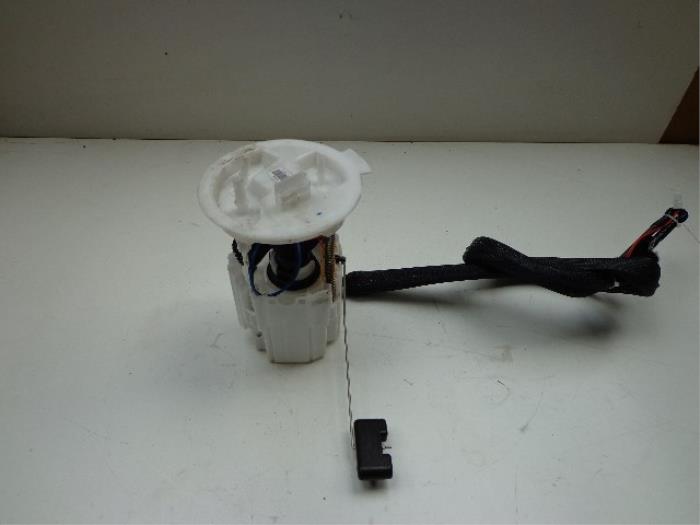 Gebruikte Tank element Pomp Volvo V70 (BW) 2.4 D5 20V 215 AWD Autom. Prijs € 45,00 Margeregeling aangeboden door Autobedrijf Broekhuis B.V.
