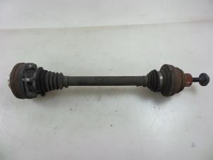 Gebruikte Steekas rechts-achter Audi A8 (D4) 4.2 TDI V8 32V Quattro Prijs € 70,00 Margeregeling aangeboden door Autobedrijf Broekhuis B.V.