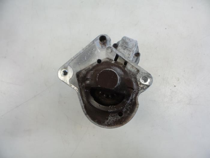 Startmotor van een Ford Fiesta 6 (JA8) 1.6 TDCi 16V ECOnetic 2013