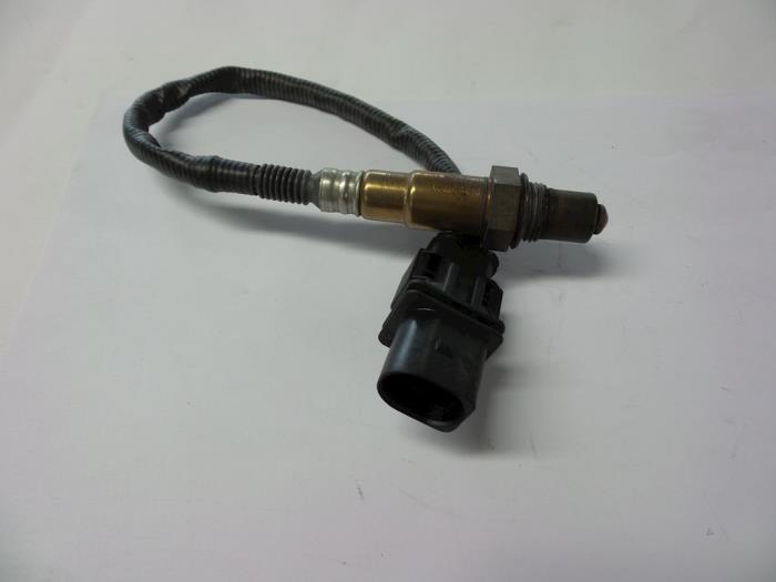 Gebruikte Lambda Sonde Peugeot 5008 I (0A/0E) 2.0 HDiF 16V Prijs € 25,00 Margeregeling aangeboden door Autobedrijf Broekhuis B.V.