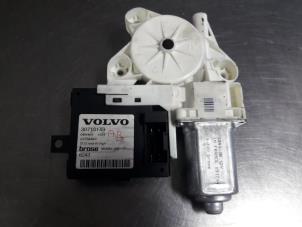 Gebruikte Raammotor Portier Volvo V50 (MW) 2.4 20V Prijs € 25,00 Margeregeling aangeboden door Autobedrijf Broekhuis B.V.