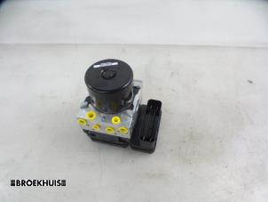 Gebruikte ABS Pomp Volvo V40 (MV) 2.0 D2 16V Prijs € 50,00 Margeregeling aangeboden door Autobedrijf Broekhuis B.V.