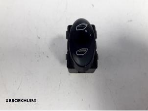 Gebruikte Elektrisch Raam Schakelaar Porsche Boxster (986) 2.5 24V Prijs € 20,00 Margeregeling aangeboden door Autobedrijf Broekhuis B.V.