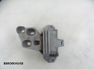 Gebruikte Motorrubber Mercedes A (W176) 1.8 A-200 CDI 16V Prijs € 25,00 Margeregeling aangeboden door Autobedrijf Broekhuis B.V.