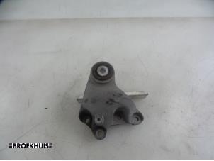 Gebruikte Motorrubber Mercedes A (W176) 1.8 A-200 CDI 16V Prijs € 25,00 Margeregeling aangeboden door Autobedrijf Broekhuis B.V.