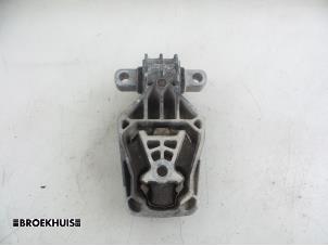 Gebruikte Motorrubber Mercedes A (W176) 1.8 A-200 CDI 16V Prijs € 25,00 Margeregeling aangeboden door Autobedrijf Broekhuis B.V.