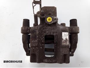 Gebruikte Remklauw (Tang) links-achter Peugeot 308 SW (L4/L9/LC/LJ/LR) 1.6 BlueHDi 120 Prijs € 20,00 Margeregeling aangeboden door Autobedrijf Broekhuis B.V.