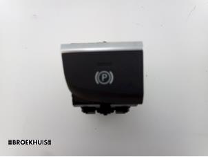 Gebruikte Handrem schakelaar Audi A3 Sportback (8VA/8VF) 1.0 TFSI 12V Prijs € 15,00 Margeregeling aangeboden door Autobedrijf Broekhuis B.V.