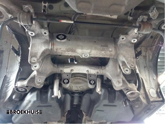Gebruikte Subframe BMW 5 serie (F10) 530d 24V Prijs € 175,00 Margeregeling aangeboden door Autobedrijf Broekhuis B.V.