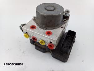 Gebruikte ABS Pomp Renault Zoé (AG) 46kW Prijs € 160,00 Margeregeling aangeboden door Autobedrijf Broekhuis B.V.