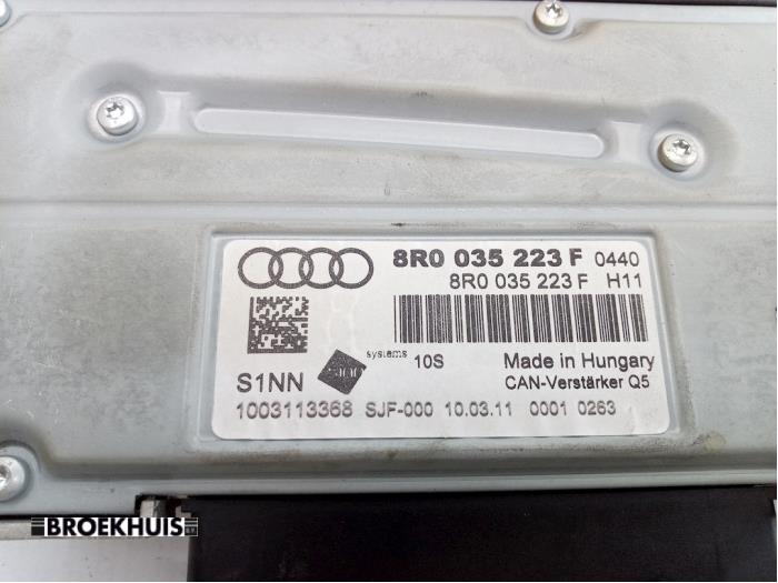 Radio versterker van een Audi A5 Sportback Quattro (B8H/B8S) 2.0 TDI 16V 2011
