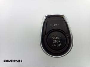 Gebruikte Start/Stop schakelaar BMW 1 serie (F20) 125d 2.0 16V Prijs € 25,00 Margeregeling aangeboden door Autobedrijf Broekhuis B.V.