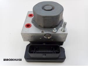 Gebruikte ABS Pomp Renault Clio IV Estate/Grandtour (7R) 1.5 Energy dCi 90 FAP Prijs € 40,00 Margeregeling aangeboden door Autobedrijf Broekhuis B.V.