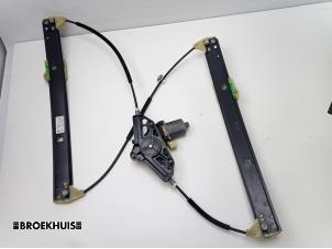 Gebruikte Raammechaniek 4Deurs links-voor Skoda Octavia Combi (5EAC) 1.0 TSI 12V Prijs € 75,00 Margeregeling aangeboden door Autobedrijf Broekhuis B.V.