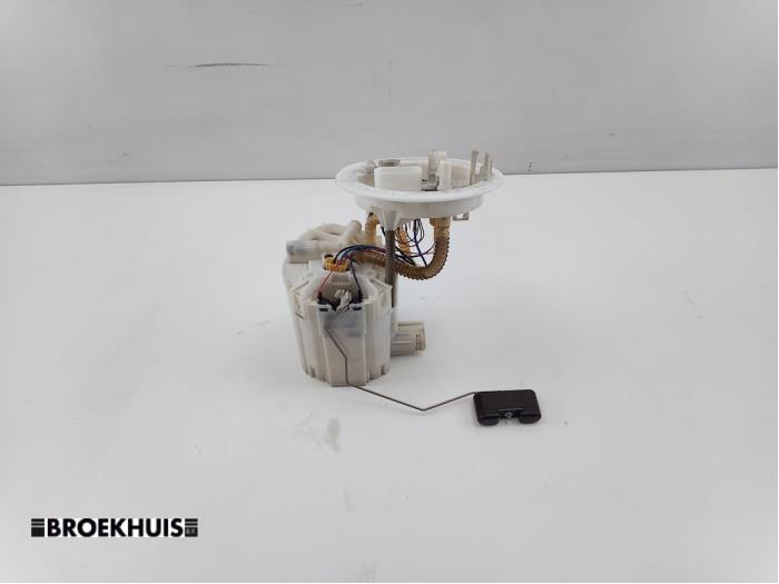 Gebruikte Tank element Pomp Audi A4 Avant (B8) 2.0 TDI 16V Prijs € 40,00 Margeregeling aangeboden door Autobedrijf Broekhuis B.V.