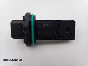 Gebruikte Luchtmassameter Opel Astra K Sports Tourer 1.0 Turbo 12V Prijs € 60,00 Margeregeling aangeboden door Autobedrijf Broekhuis B.V.