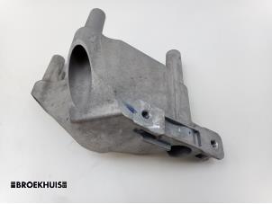 Gebruikte Motorsteun Opel Astra K Sports Tourer 1.0 Turbo 12V Prijs € 15,00 Margeregeling aangeboden door Autobedrijf Broekhuis B.V.