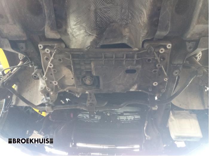 Gebruikte Subframe Volkswagen Golf V Variant (1K5) 2.0 TDI 16V Prijs € 50,00 Margeregeling aangeboden door Autobedrijf Broekhuis B.V.