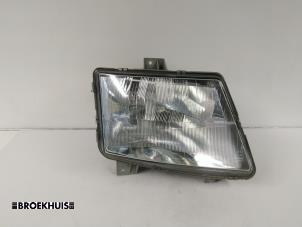 Gebruikte Koplamp rechts Mercedes Vito (638.1/2) 2.2 CDI 108 16V Prijs € 25,00 Margeregeling aangeboden door Autobedrijf Broekhuis B.V.