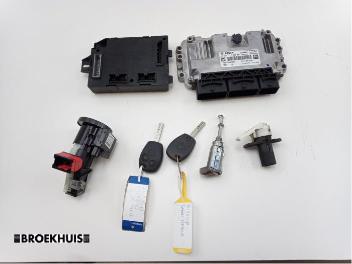 Gebruikte Inspuitcomputer Smart Forfour (453) 1.0 12V Prijs € 300,00 Margeregeling aangeboden door Autobedrijf Broekhuis B.V.