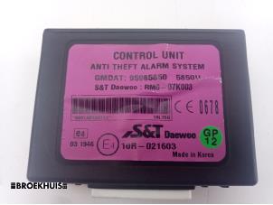 Gebruikte Alarm module Chevrolet Spark 1.0 16V Bifuel Prijs € 25,00 Margeregeling aangeboden door Autobedrijf Broekhuis B.V.