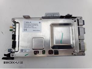 Gebruikte Boordcomputer Tesla Model 3 Standard RWD Plus 60 kWh Prijs € 350,00 Margeregeling aangeboden door Autobedrijf Broekhuis B.V.