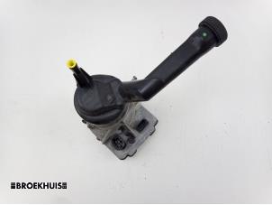 Gebruikte Stuurpomp Peugeot 308 SW (4E/H) 1.6 VTI 16V Prijs € 85,00 Margeregeling aangeboden door Autobedrijf Broekhuis B.V.