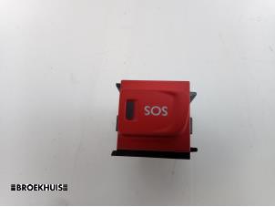 Gebruikte SOS knop Peugeot 3008 II (M4/MC/MJ/MR) 1.6 BlueHDi 120 Prijs € 15,00 Margeregeling aangeboden door Autobedrijf Broekhuis B.V.