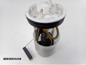 Gebruikte Tank element Pomp Volkswagen Polo V (6R) 1.0 12V BlueMotion Technology Prijs € 20,00 Margeregeling aangeboden door Autobedrijf Broekhuis B.V.