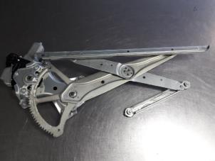 Gebruikte Raammechaniek 4Deurs links-voor Lexus CT 200h 1.8 16V Prijs € 50,00 Margeregeling aangeboden door Autobedrijf Broekhuis B.V.