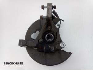 Gebruikte Fusee links-voor Saab 9-3 II (YS3F) 1.8t 16V Prijs € 85,00 Margeregeling aangeboden door Autobedrijf Broekhuis B.V.
