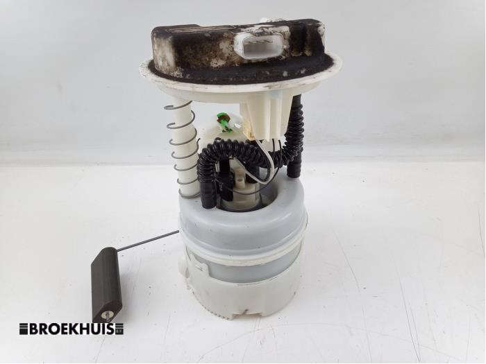 Gebruikte Tank element Pomp Renault Modus/Grand Modus (JP) 1.6 16V Prijs € 25,00 Margeregeling aangeboden door Autobedrijf Broekhuis B.V.
