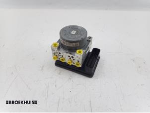 Gebruikte ABS Pomp Volkswagen Passat Variant (3G5) 1.6 TDI 16V Prijs € 140,00 Margeregeling aangeboden door Autobedrijf Broekhuis B.V.