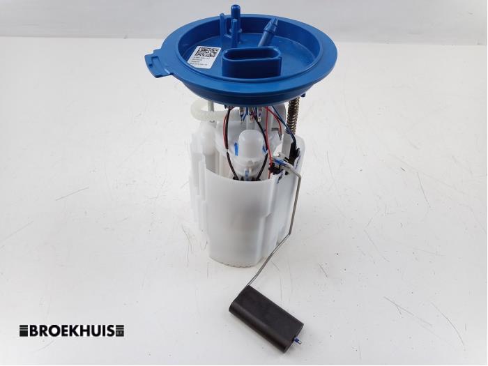 Gebruikte Tank element Pomp Skoda Fabia III Combi (NJ5) 1.0 TSI 12V Prijs € 35,00 Margeregeling aangeboden door Autobedrijf Broekhuis B.V.