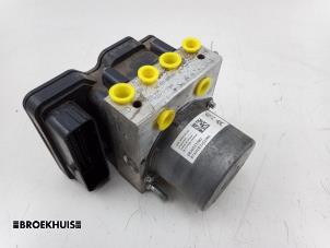 Gebruikte ABS Pomp Peugeot 5008 II (M4/MC/MJ/MR) 1.6 BlueHDi 120 Prijs € 80,00 Margeregeling aangeboden door Autobedrijf Broekhuis B.V.