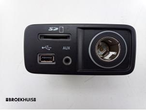 Gebruikte SD kaartlezer Jeep Cherokee (KL) 2.2 Multijet II 16V 4x4 Prijs € 30,00 Margeregeling aangeboden door Autobedrijf Broekhuis B.V.