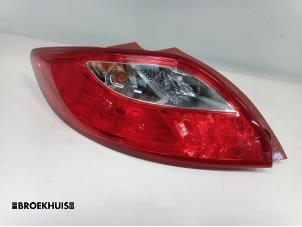 Gebruikte Achterlicht links Mazda 2 (DE) 1.3 16V S-VT High Power Prijs € 80,00 Margeregeling aangeboden door Autobedrijf Broekhuis B.V.
