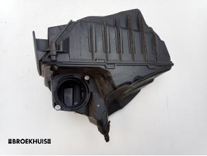 Gebruikte Luchtfilterhuis Renault Megane III Grandtour (KZ) 1.5 dCi 110 Prijs € 30,00 Margeregeling aangeboden door Autobedrijf Broekhuis B.V.