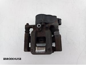 Gebruikte Remklauw (Tang) rechts-achter Peugeot 3008 II (M4/MC/MJ/MR) 1.2 12V e-THP PureTech 130 Prijs € 125,00 Margeregeling aangeboden door Autobedrijf Broekhuis B.V.