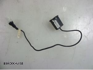 Gebruikte Microfoon Porsche 911 (996) 3.4 Carrera 4 24V Prijs € 25,00 Margeregeling aangeboden door Autobedrijf Broekhuis B.V.