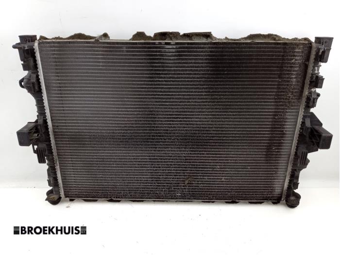 Radiateur van een Ford Mondeo IV Wagon 2.0 TDCi 140 16V 2010