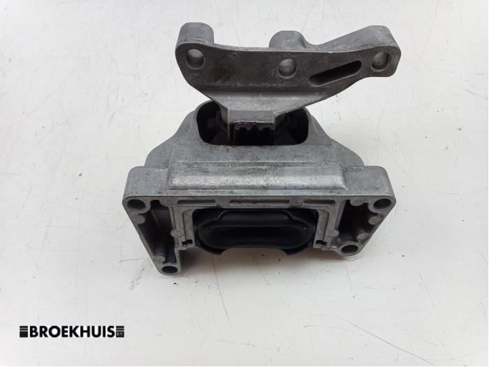 Motorsteun van een Volkswagen Polo V (6R) 1.4 TDI 12V 90 2016